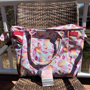 NWT Serra Wine Dispensing Thermal Tote